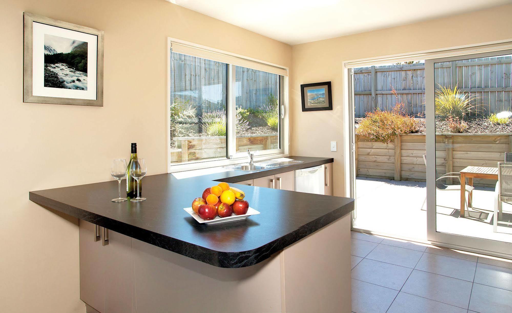 Criffel Peak View Bed And Breakfast Wanaka Esterno foto